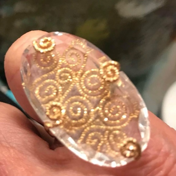 Absolutely stunning 14K gold and clear white topaz ring. - Picture 3 of 4